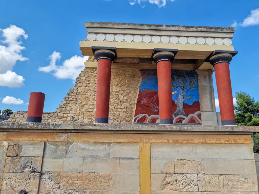 Explorer le palais de Knossos en Crète