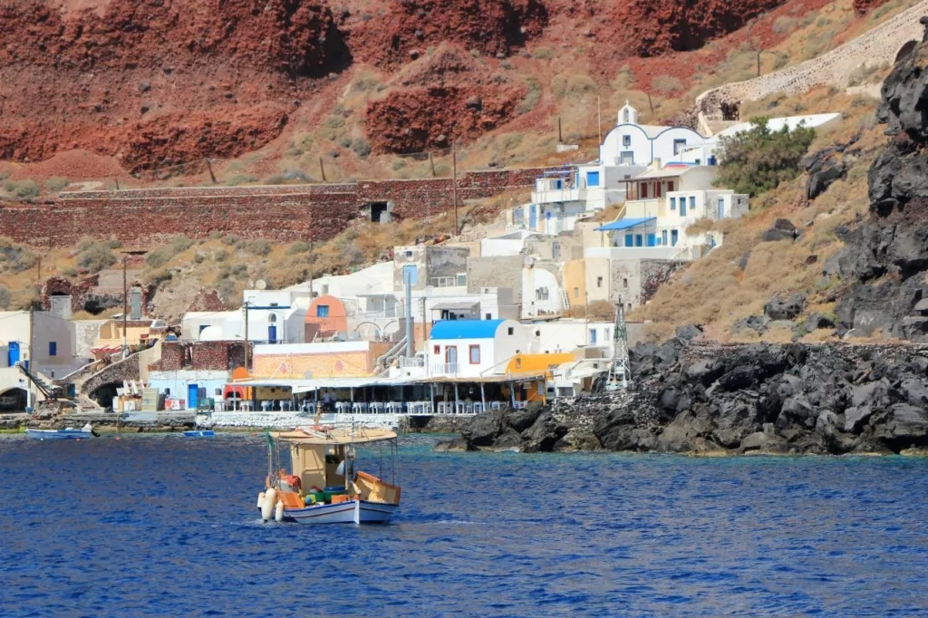 Découvrir la magnifique île méconnue de Thirassia à Santorin