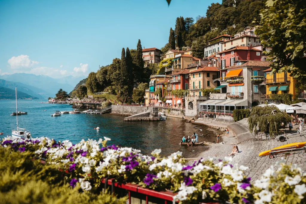 Flâner sur le front de mer de Varenna