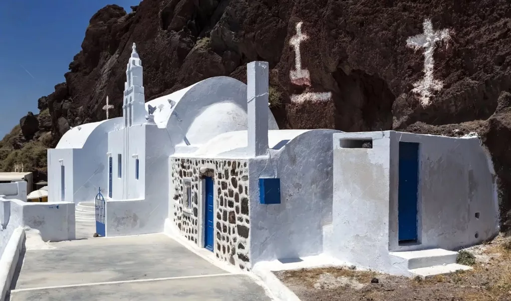 Église d'Agios Nikolas à Red Beach sur Santorin