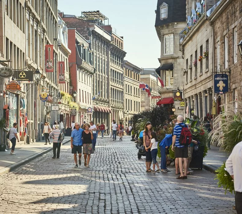 Se déplacer en marchant dans les rues de Montréal