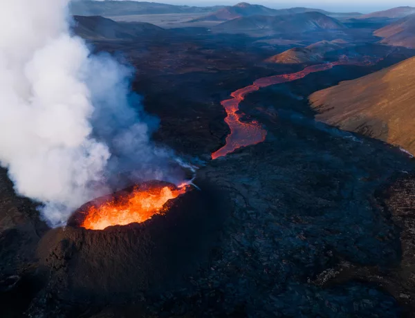 Explorez le volcan de Litli Hrutur en Islande