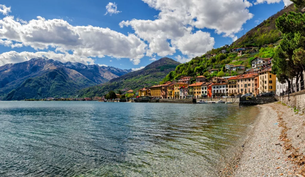 Domaso et sa plage au lac de Côme