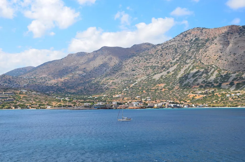 Vue sur Elounda depuis Spinalonga