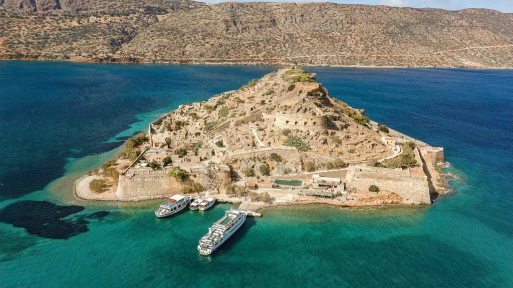 Explorez l’ile de Spinalonga en Crète