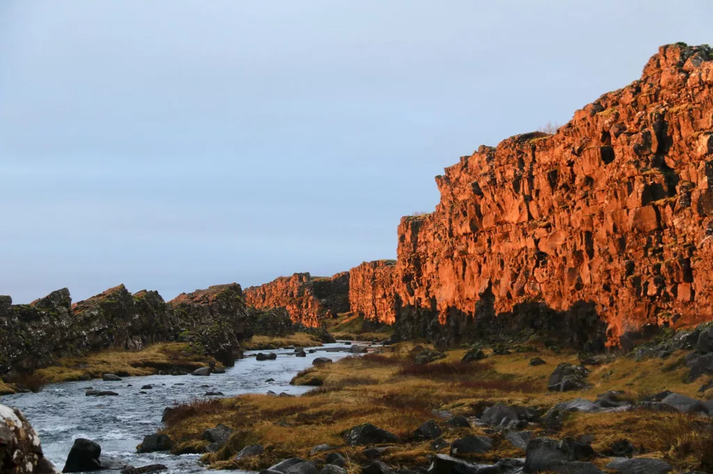 Explorer la beauté de Thingvellir à pied