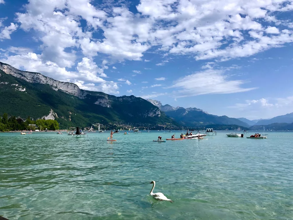 Explorez le lac d'Annecy en France