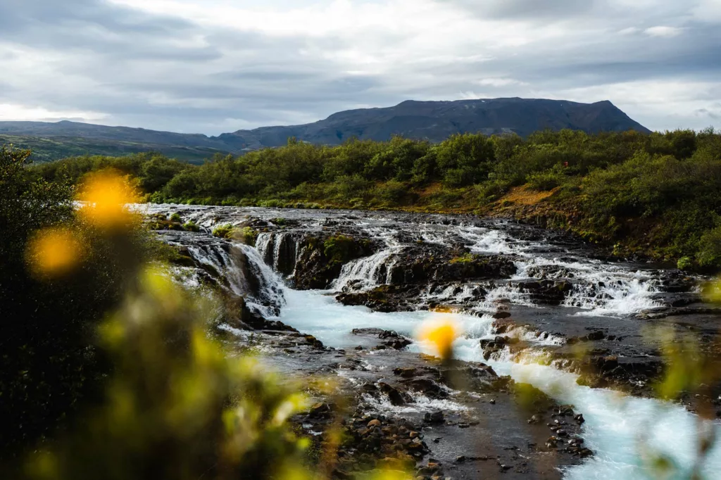 Découvrez la cascade de Bruarfoss en Islande