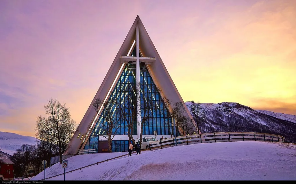 L'Arctic Cathedral of Tromsø de l'extérieur
