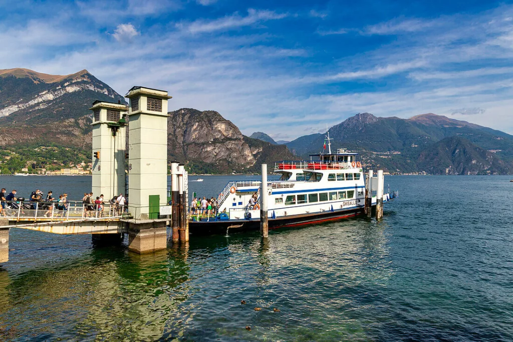 Tous les ferries différents du lac de Côme