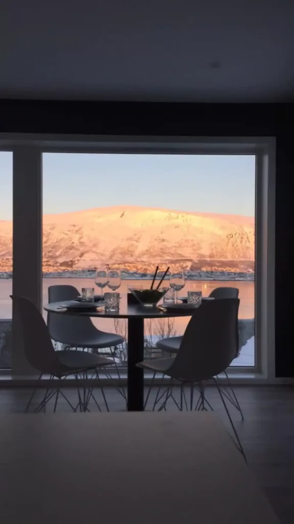 Superbe vue depuis ce airbnb de luxe à Tromsø