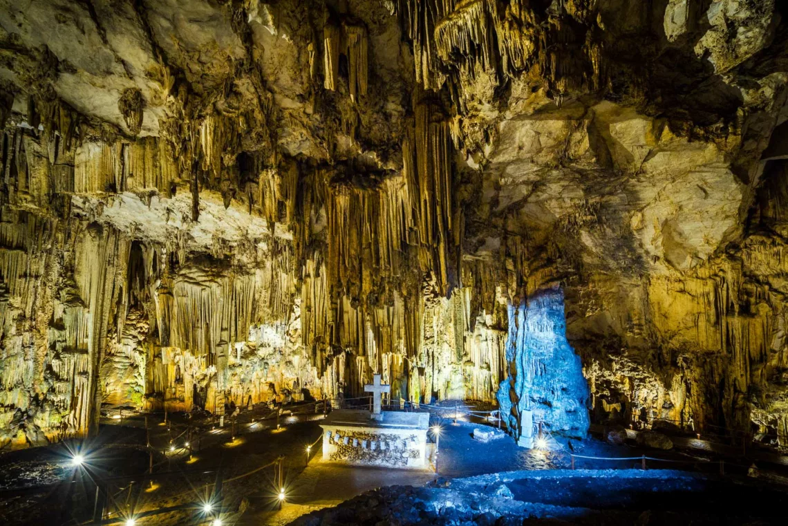 Découvrez la grotte de Melidoni en Crète