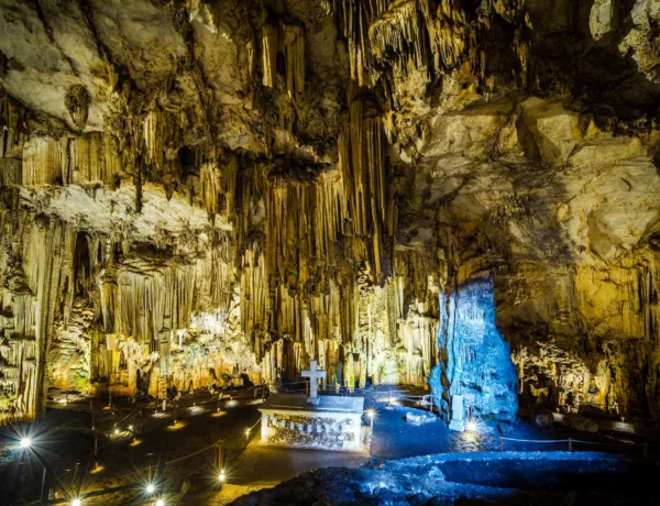 Découvrez la grotte de Melidoni en Crète