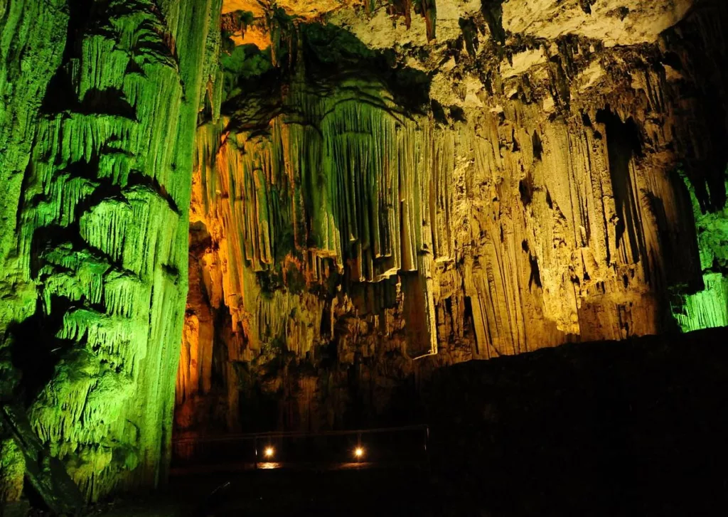 Découvrez la grotte de Melidoni en Crète