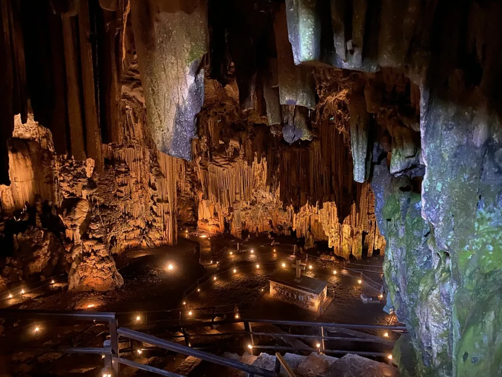 La grotte de Melidoni est facile d'accès