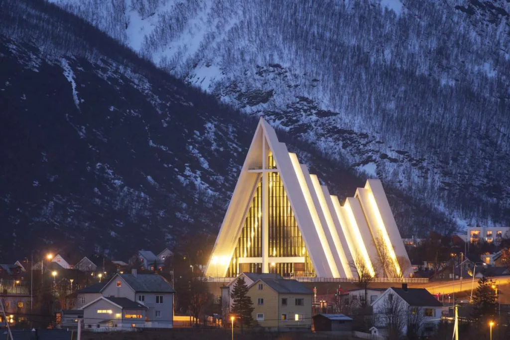 Visiter la cathédrale arctique de Tromsø