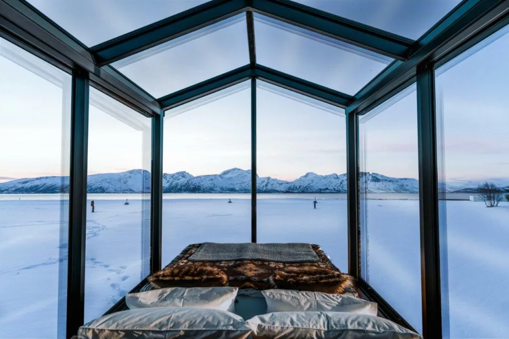 Découvrez le fabuleux hôtel du Aera Panorama Glass Lodge à Tromsø