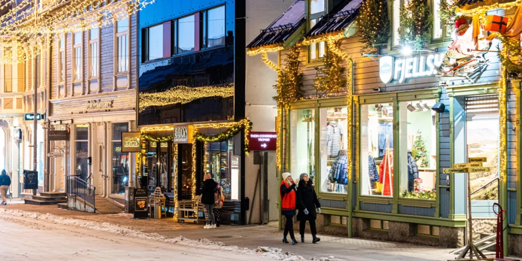 Une ambiance féérique dans les rues de Tromsø