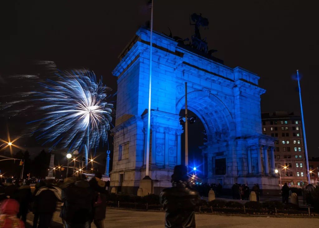 Les feux d'artifices depuis Brooklyn à Prospect Park