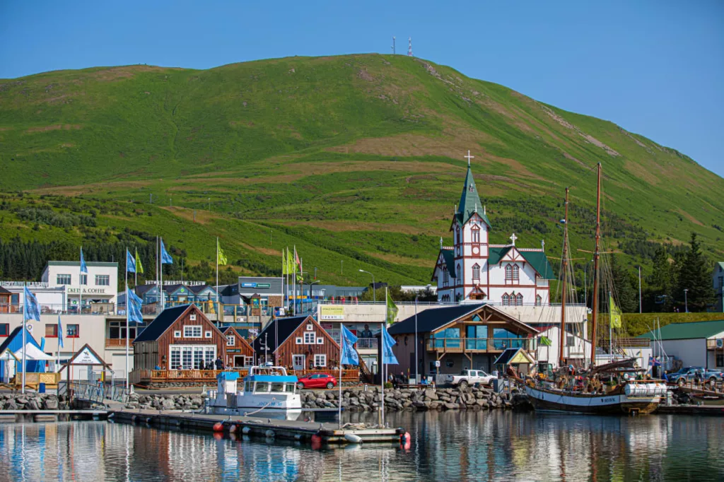 Découvrez le magnifique village islandais d'Husavik