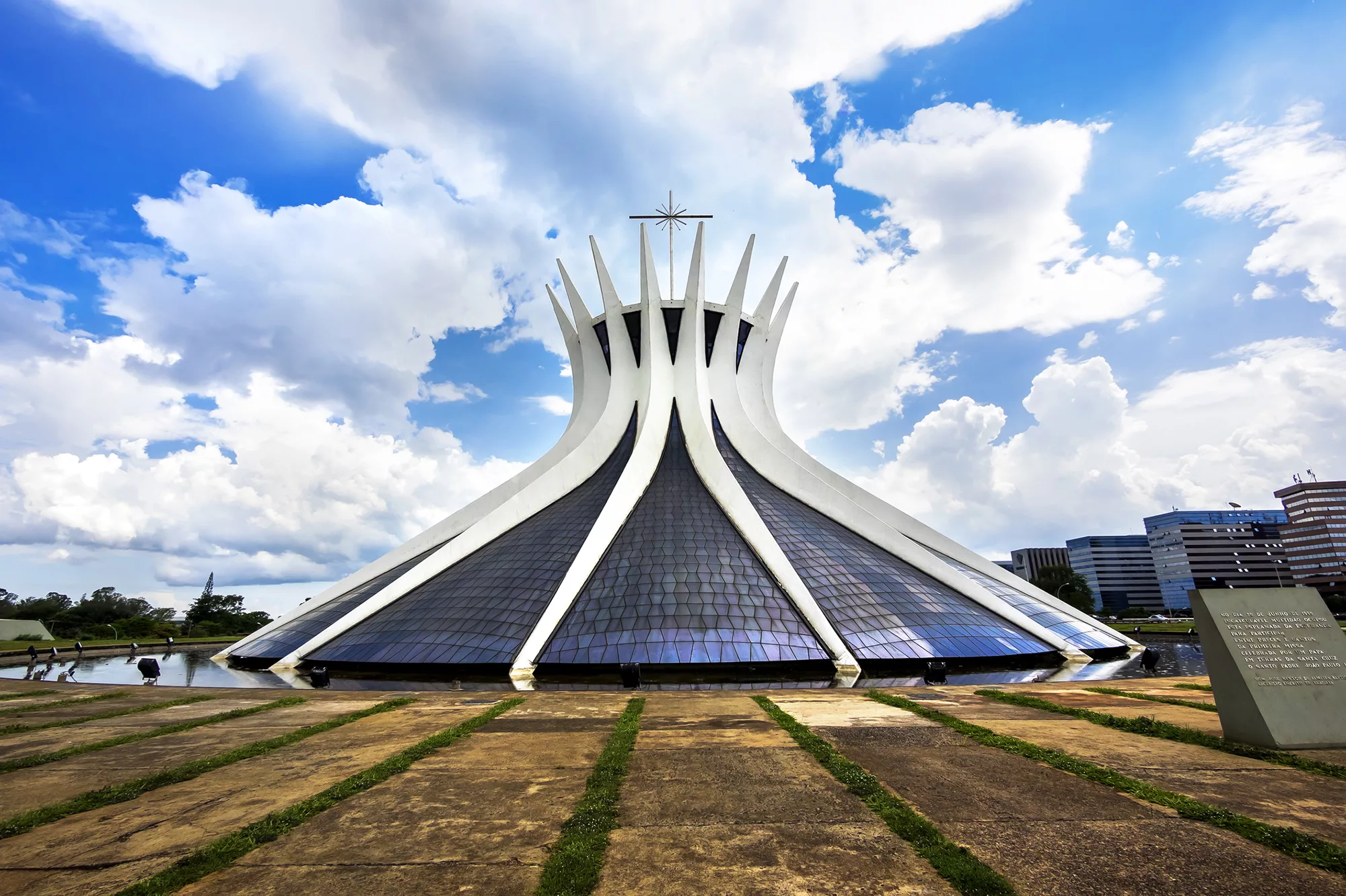 Catedral Metropolitana Nossa Senhora Aparecida, Brasilia : Une Beauté Structurelle