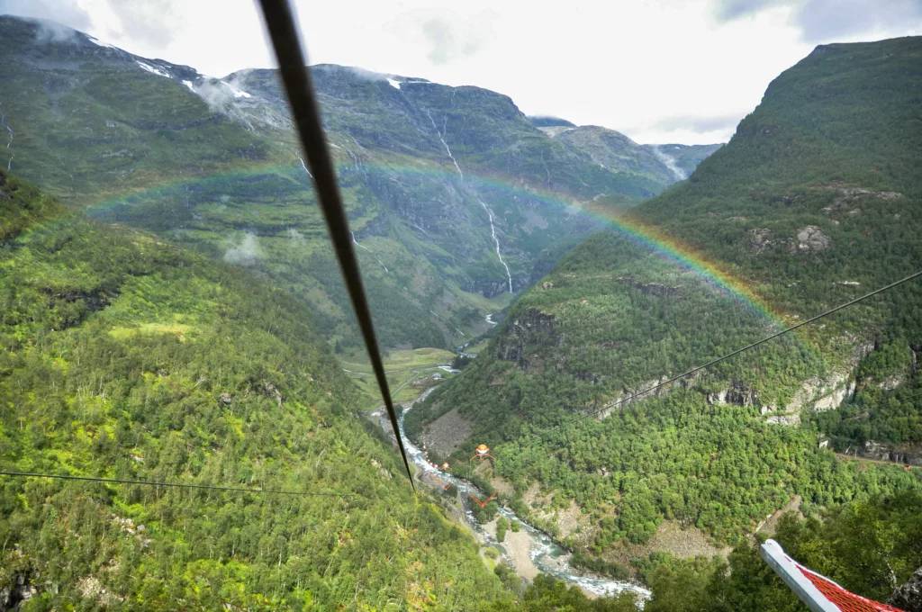 Faire la nouvelle tyrolienne de Flåm