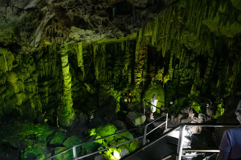 Combien de temps prévoir pour visiter la grotte et les environs