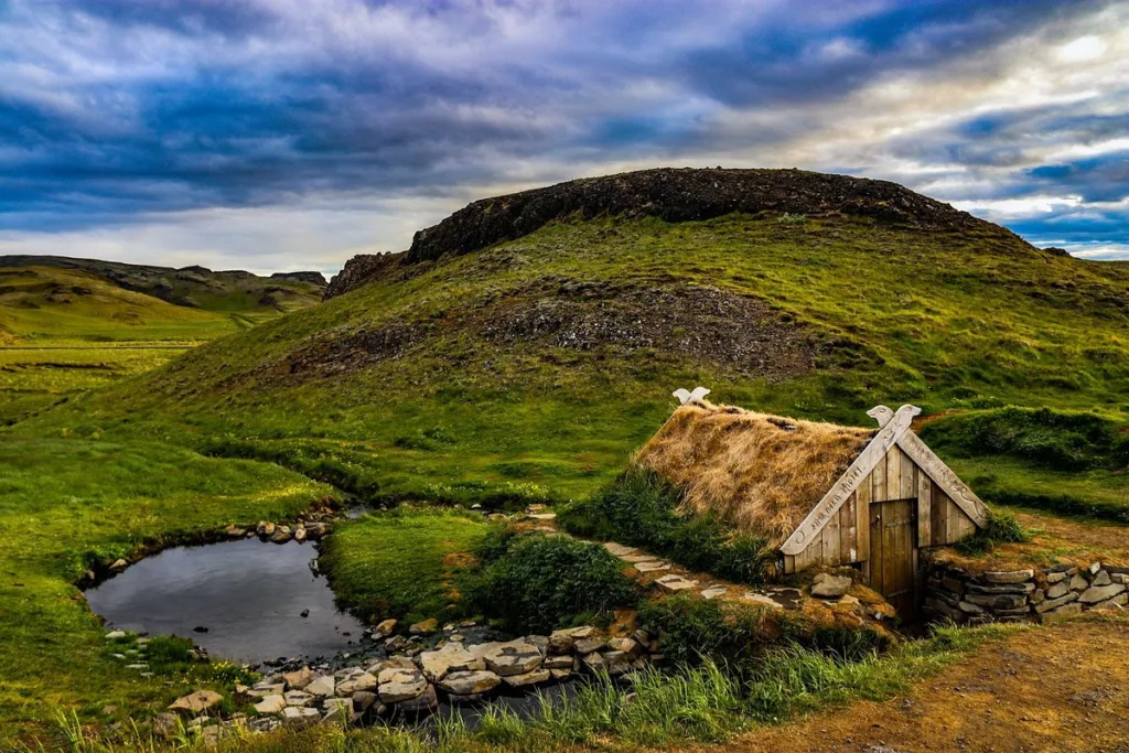 Découvrez les incroyables bains d'Hrunalaug Hot Spring en Islande