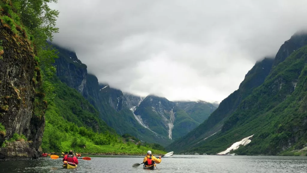 Faire du kayak et du canoë à Flåm en Norvège