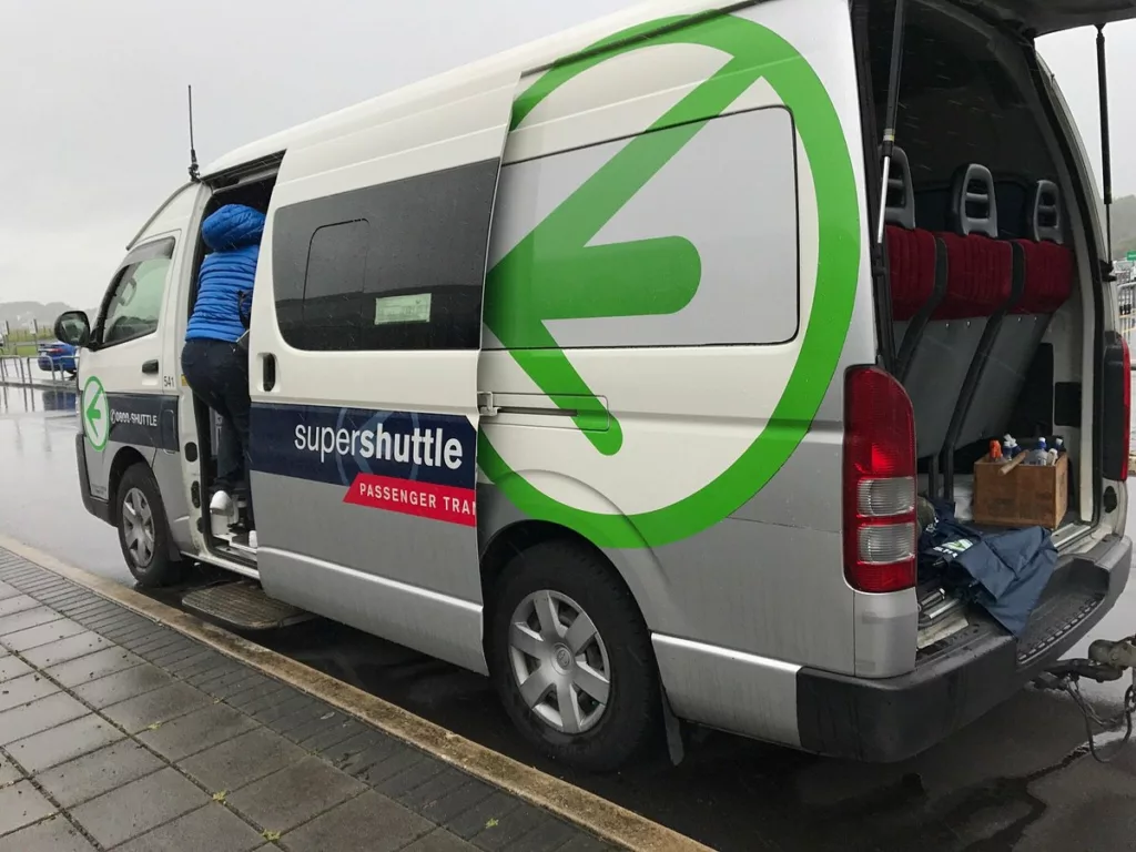 Les SuperShuttles pour faire le trajet depuis l'aéroport d'Auckland