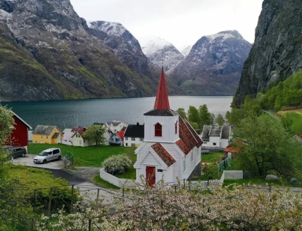 Découvrez la superbe église d'Undredal en Norvège