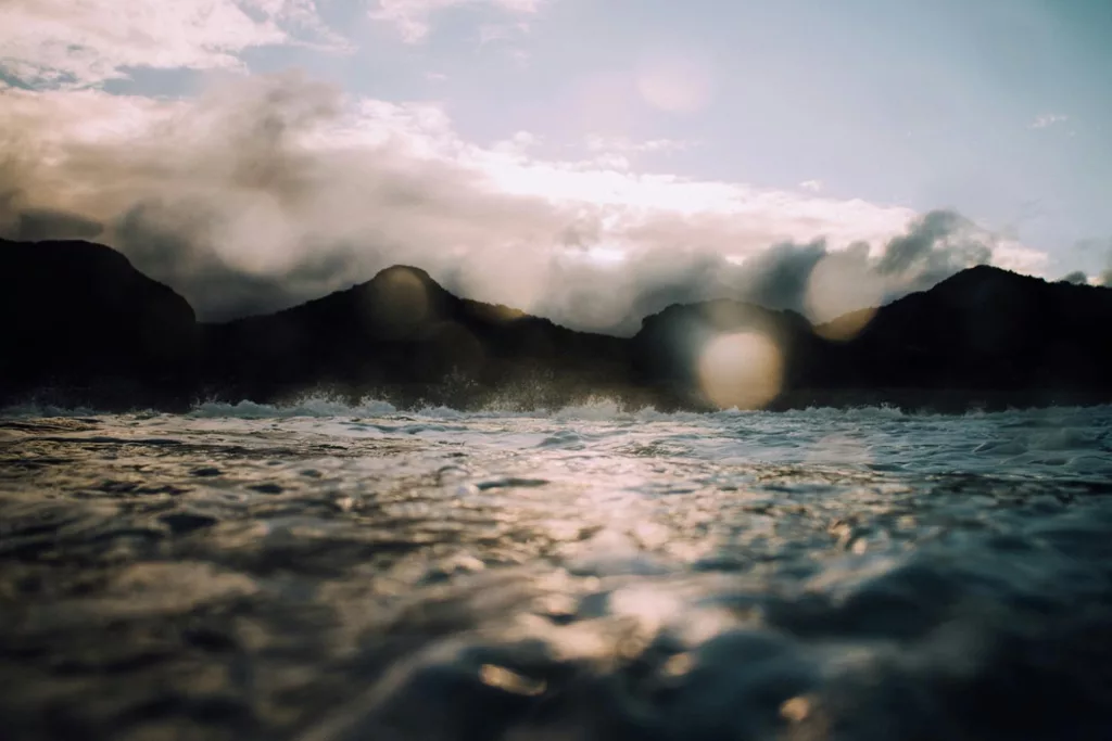 Est-ce possible de nager à Piha Beach ?