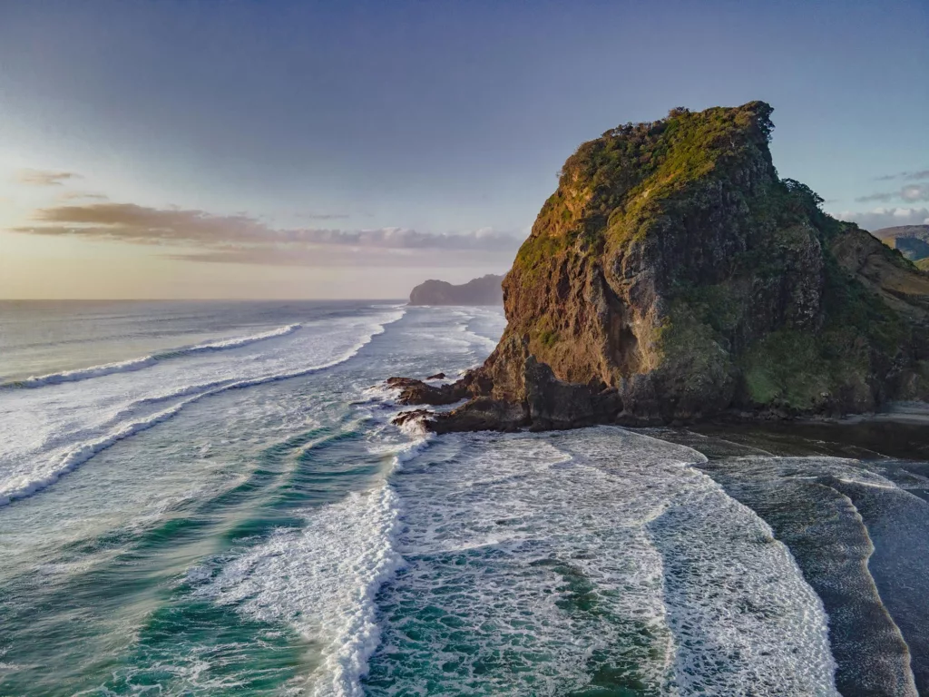 Découvrez la plage de Piha Beach en Nouvelle-Zélande