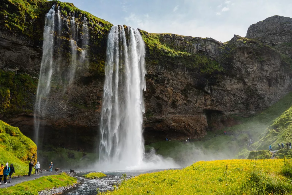 La cascade de Seljalandsfoss en été