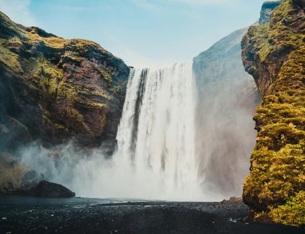 La superbe cascade de Skogafoss en Islande