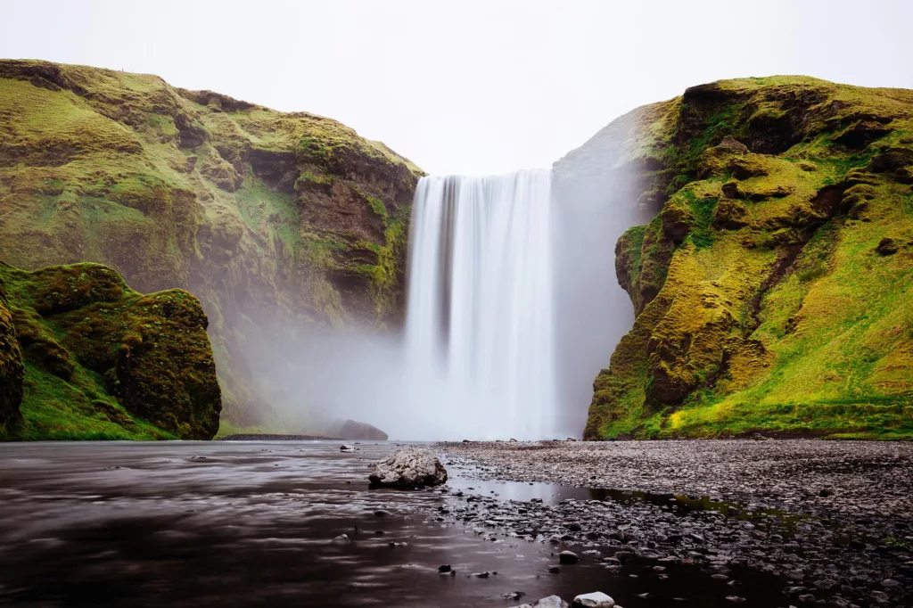 Découvrez la cascade de Skogafoss en Islande