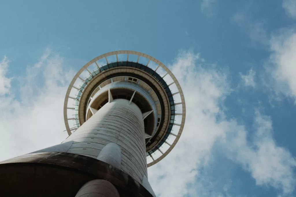 Découvrez la fabuleuse Sky Tower d'Auckland