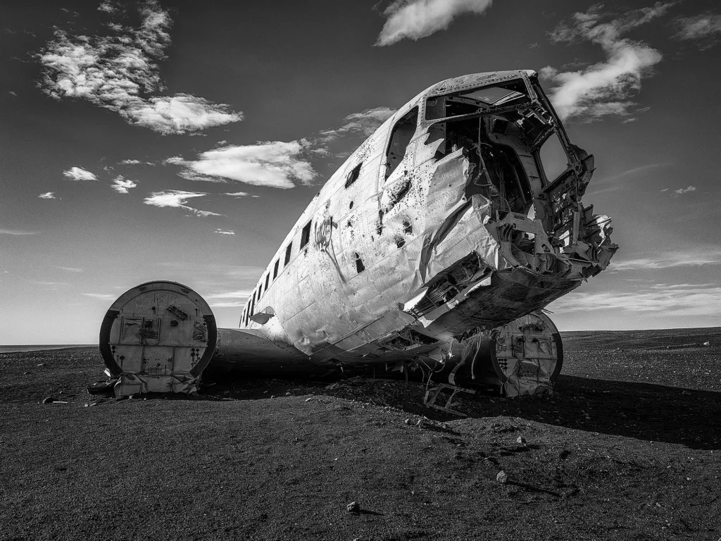 Explorez cet incroyable épave d'avion en Islande