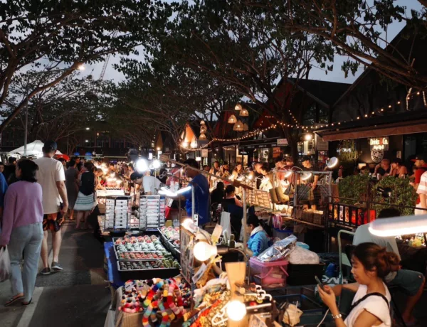 Explorez le Friday Fun Night Market de Phuket
