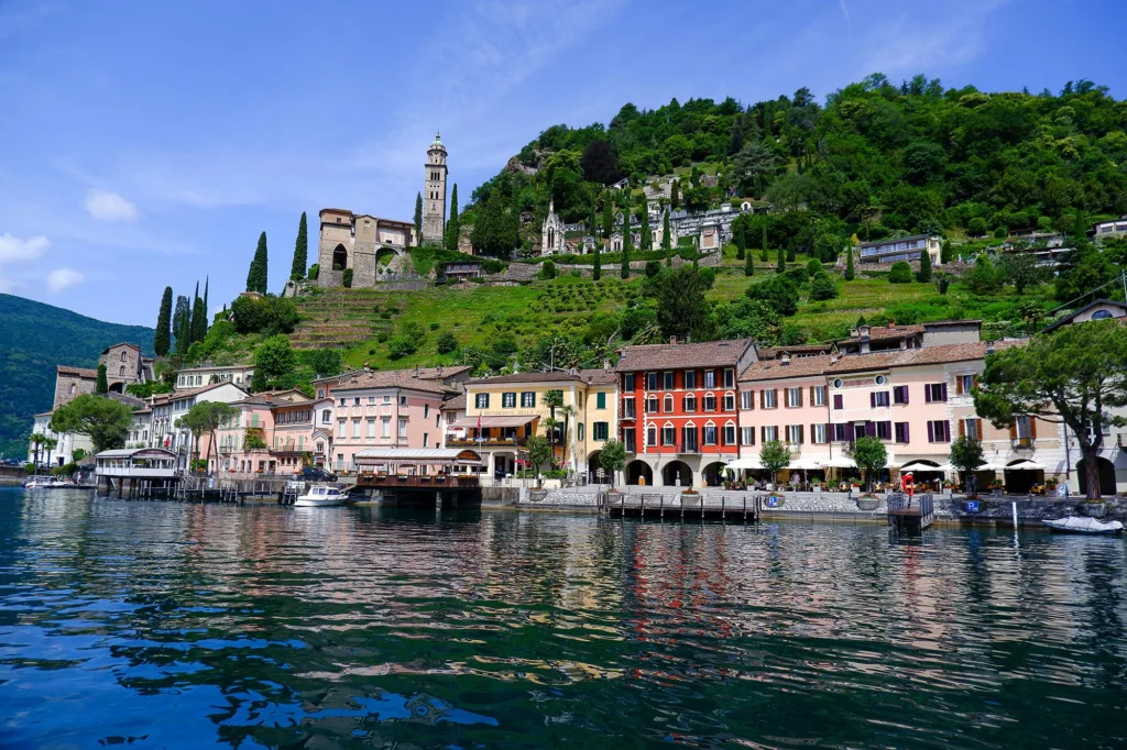 Découvrez le village de Morcote en Suisse